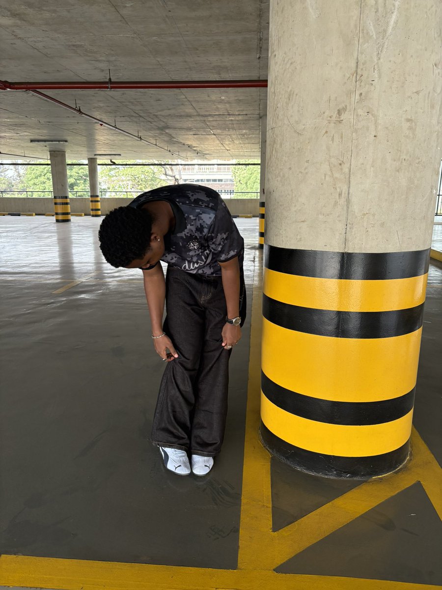 𝓽𝓸́𝓳𝓾̀ tweet media