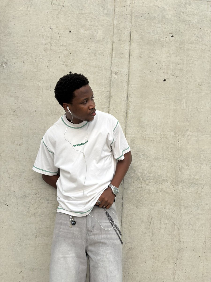 𝓽𝓸́𝓳𝓾̀ tweet media