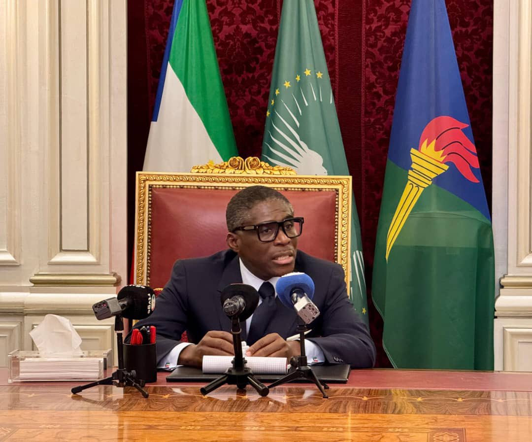 teonguema's tweet photo. La empresa internacional #Alibaba me ha presentado su deseo y plan para instalarse en #GuineaEcuatorial e impulsar el desarrollo del comercio electrónico y los pagos digitales en el país.

La propuesta contempla la creación de una plataforma que permitirá comprar y vender productos de forma rápida, segura y accesible, facilitando a nuestros comerciantes locales el acceso a mercados nacionales e internacionales, reduciendo costes y modernizando sus negocios.

Además, posicionaría a Guinea Ecuatorial como centro de operaciones para un mercado regional de más de 160 millones de personas, abarcando los países de la #CEMAC y la República Democrática del #Congo.

Este proyecto abrirá nuevas oportunidades para la población ecuatoguineana, especialmente para los jóvenes y emprendedores, quienes podrán generar ingresos a través del comercio digital y desarrollar nuevas actividades económicas.

He dado luz verde para continuar con las negociaciones y he recalcado el compromiso del Gobierno de atraer inversiones que generen empleo, innovación y mejoren la calidad de vida de nuestros ciudadanos.
