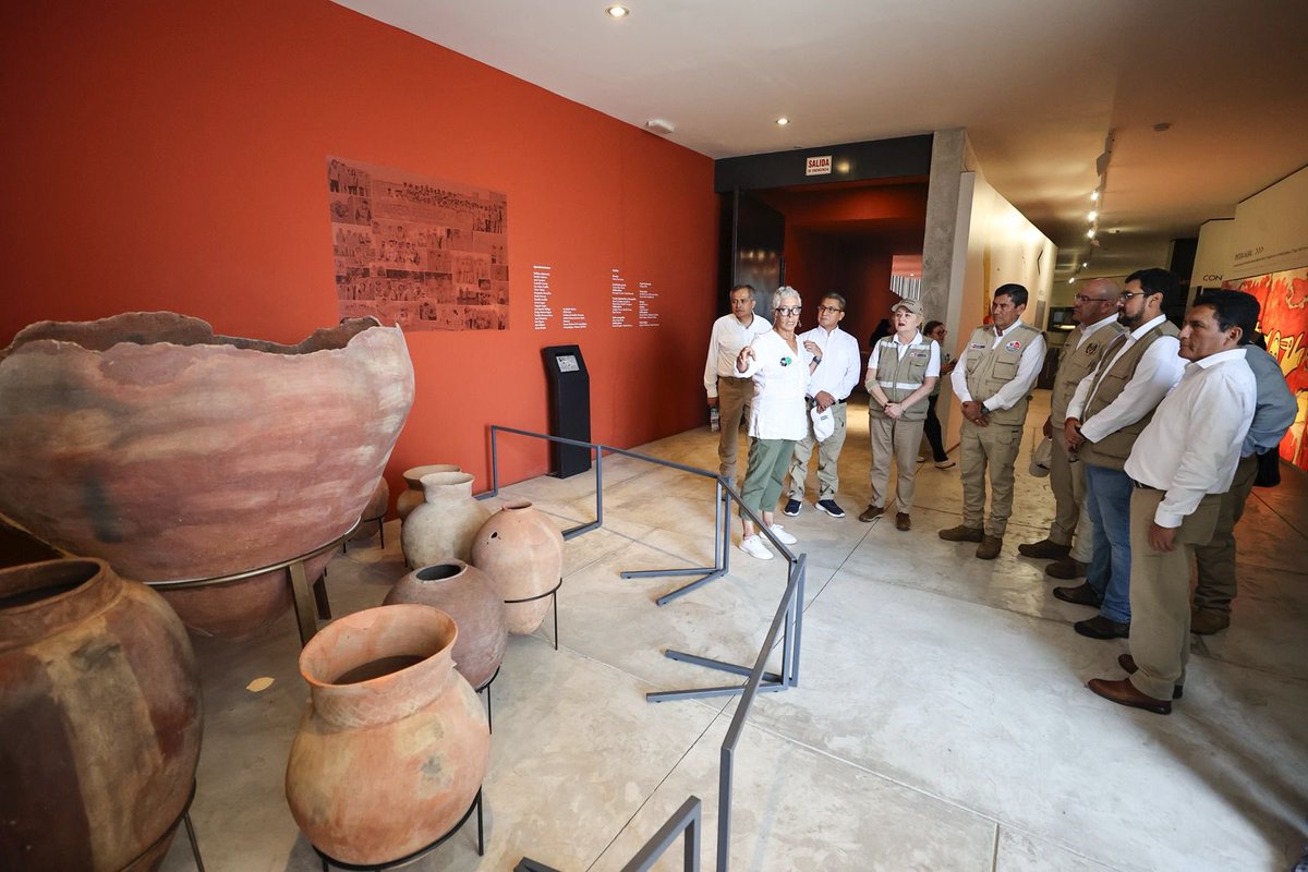 MinemPeru's tweet photo. 📌#NotaDePrensa
📍#Pachacamac | El ministro de Energía y Minas, Waldir Ayasta Mechán, acompañó al presidente del Consejo de Ministros, Luis Enrique Arroyo Sánchez, junto a ministros de Estado, al Santuario Arqueológico de Pachacámac, uno de los complejos más emblemáticos del país, como parte de las acciones orientadas a fortalecer la protección y uso sostenible del patrimonio cultural.