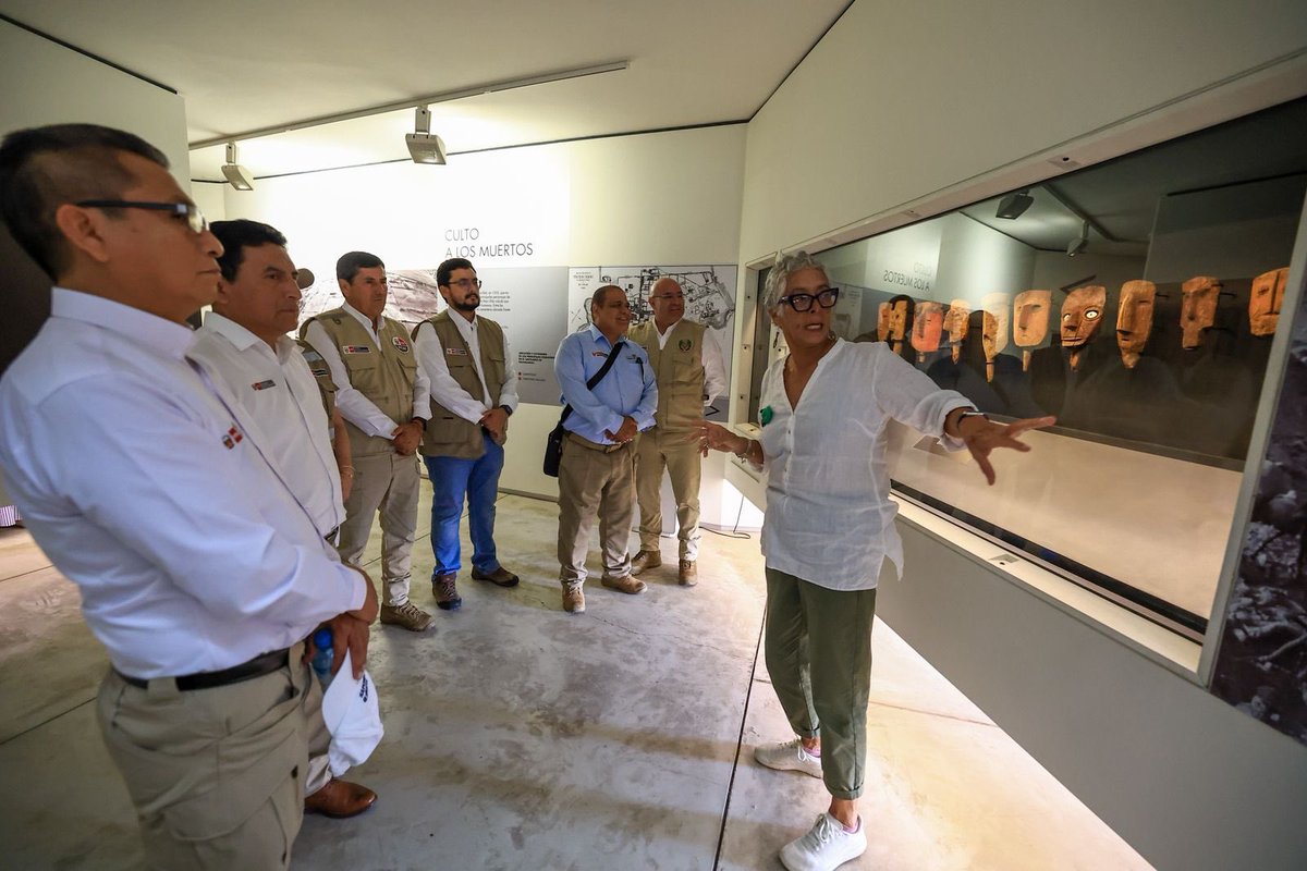 MinemPeru's tweet photo. 📌#NotaDePrensa
📍#Pachacamac | El ministro de Energía y Minas, Waldir Ayasta Mechán, acompañó al presidente del Consejo de Ministros, Luis Enrique Arroyo Sánchez, junto a ministros de Estado, al Santuario Arqueológico de Pachacámac, uno de los complejos más emblemáticos del país, como parte de las acciones orientadas a fortalecer la protección y uso sostenible del patrimonio cultural.
