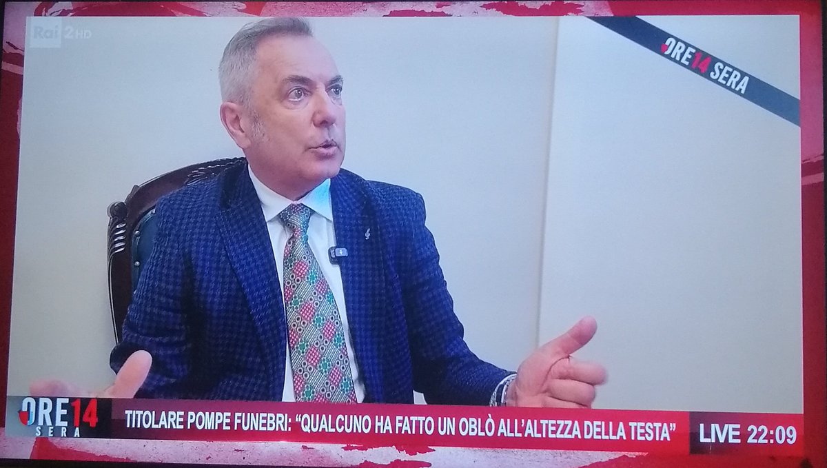 karmiamoci's tweet photo. "La piastra"???
Menomale che è un impresario funebre.
#Lapide #ore14sera https://t.co/ALFjJ6Eaav
