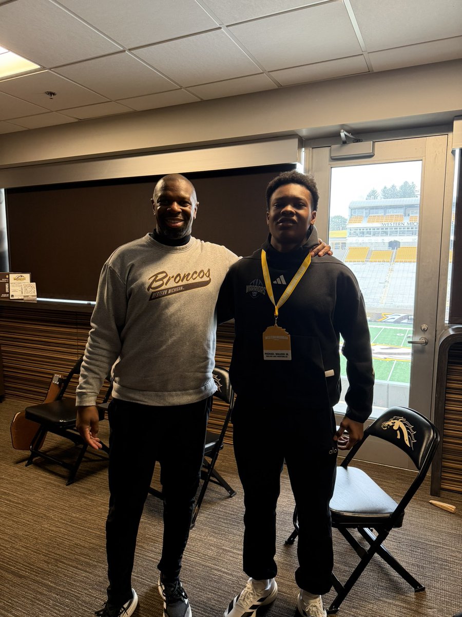 MikeyWalkerJR1's tweet photo. Thank you @CamAllenFB for the invite to Spring Practice @WMU_Football !! I enjoyed the presentation about the football program and had a great conversation with @RBCoachPaige. The recruiting team really made my day special. Can’t wait to come back in the Summer! 

@coachcioroch @WLWestern_FB 
@CoachAugerWLW @AllenTrieu 
@MIexposure @TheD_Zone
