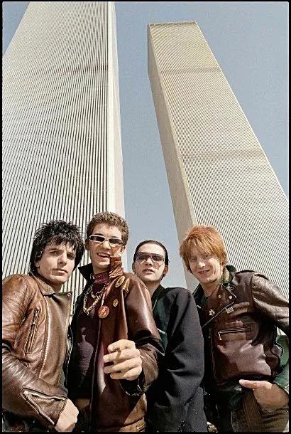 KEZ O))) tweet media