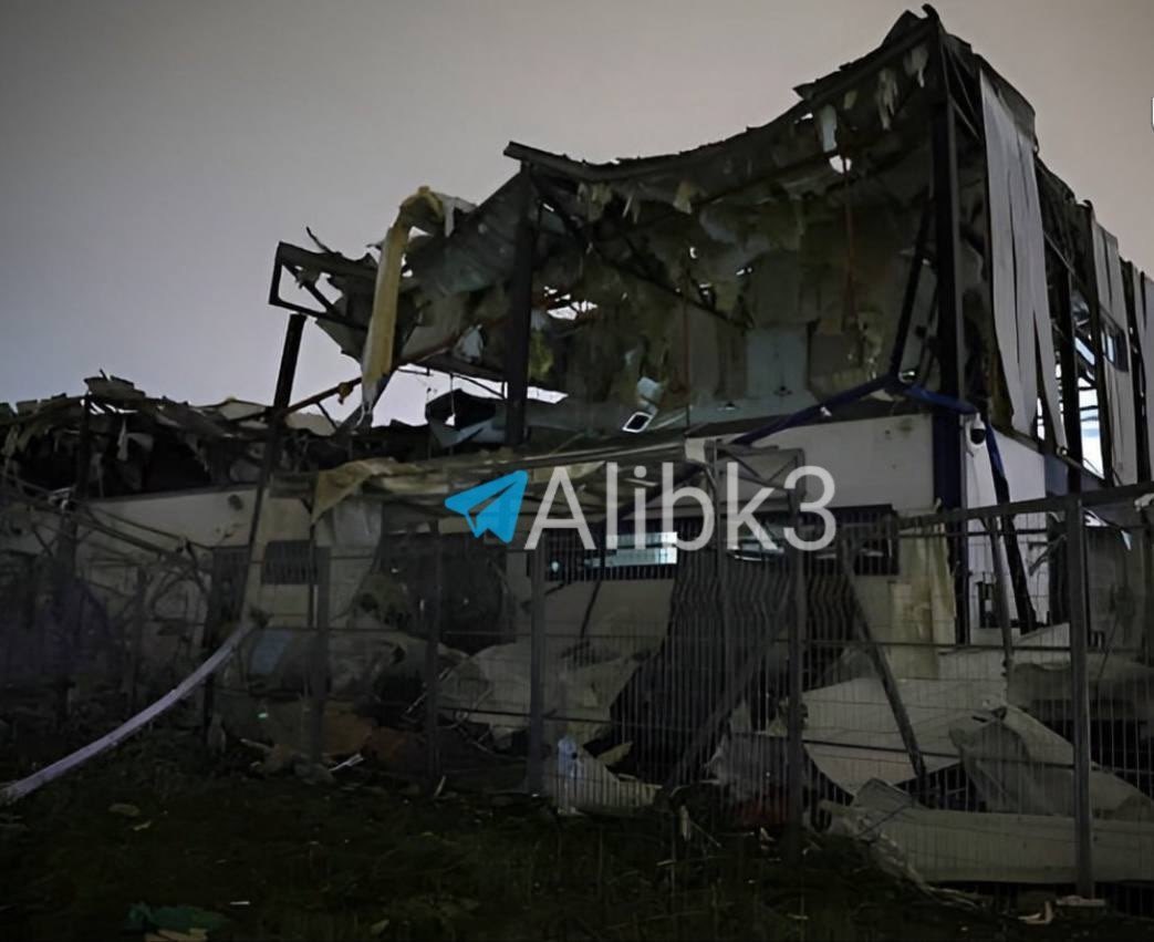 Arya Yadeghaar tweet media