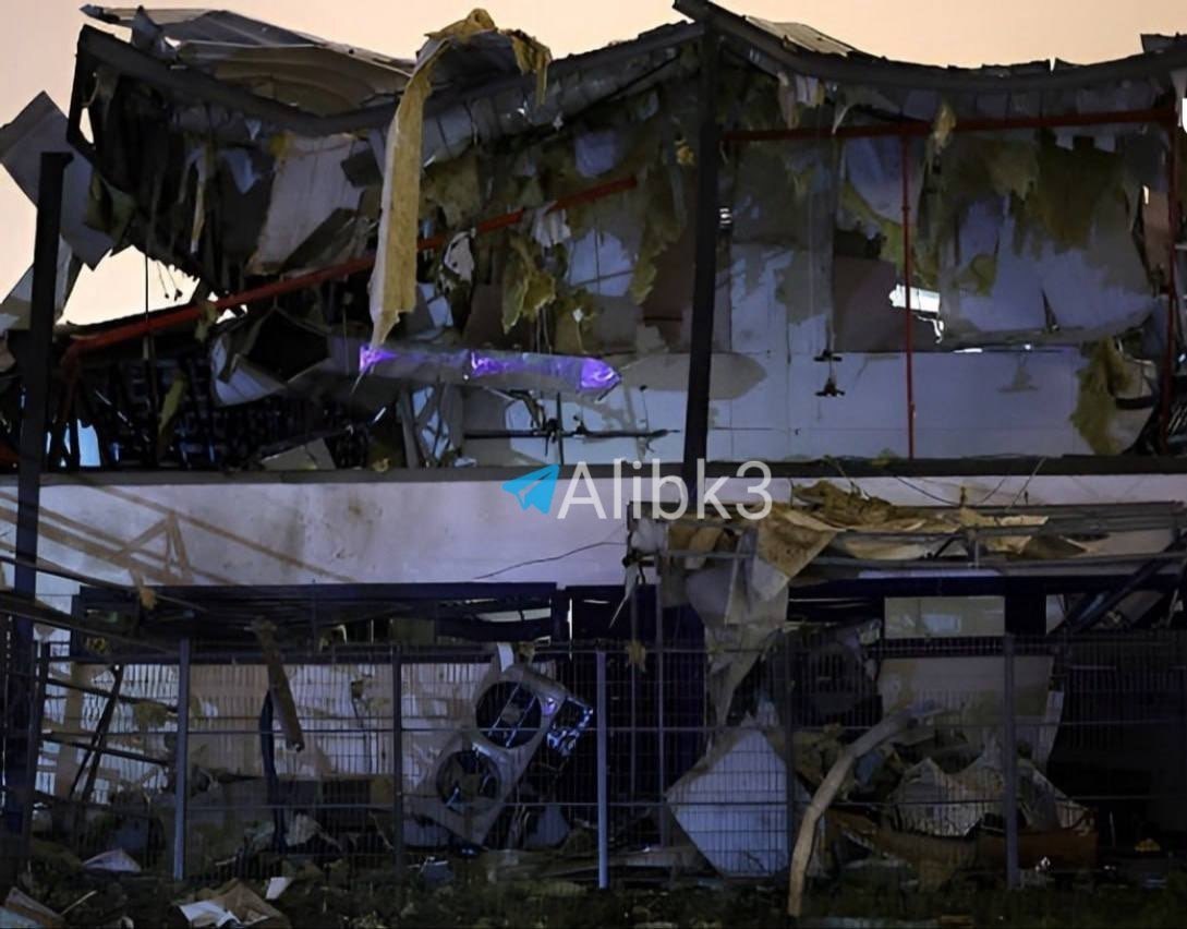 Arya Yadeghaar tweet media