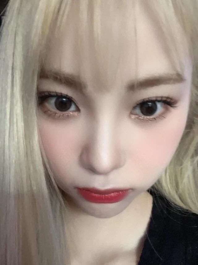 low quality jinsoul tweet media