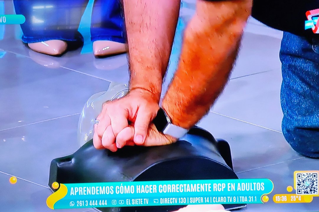 ArielFe07209357's tweet photo. En el programa Gise  y Vos, en @canal7mza estuve compartiendo, junto a un héroe sin capa, Juan Magallanes, la importancia de saber realizar maniobras ( Heimlich y RCP) para poder ayudar en situaciones extremas.
Gracias Gisela Campos y @MATIPASCUALETTI  por la invitación y difusión !!!
#Prevencion
#PrimerosSocorros
#ElSaberSalvaVidas