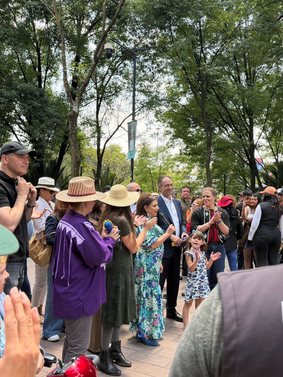 ProChapultepec's tweet photo. Invocando a Tláloc, y con la presencia de la Jefa de Gobierno, @ClaraBrugadaM, se celebró la inauguración de Aqüifera: @BosqueFest, un homenaje al agua en todas sus formas.

Te esperamos del 2 al 5 de abril en el Bosque de @ChapultepecCDMX https://t.co/iJ9R8V4VVK