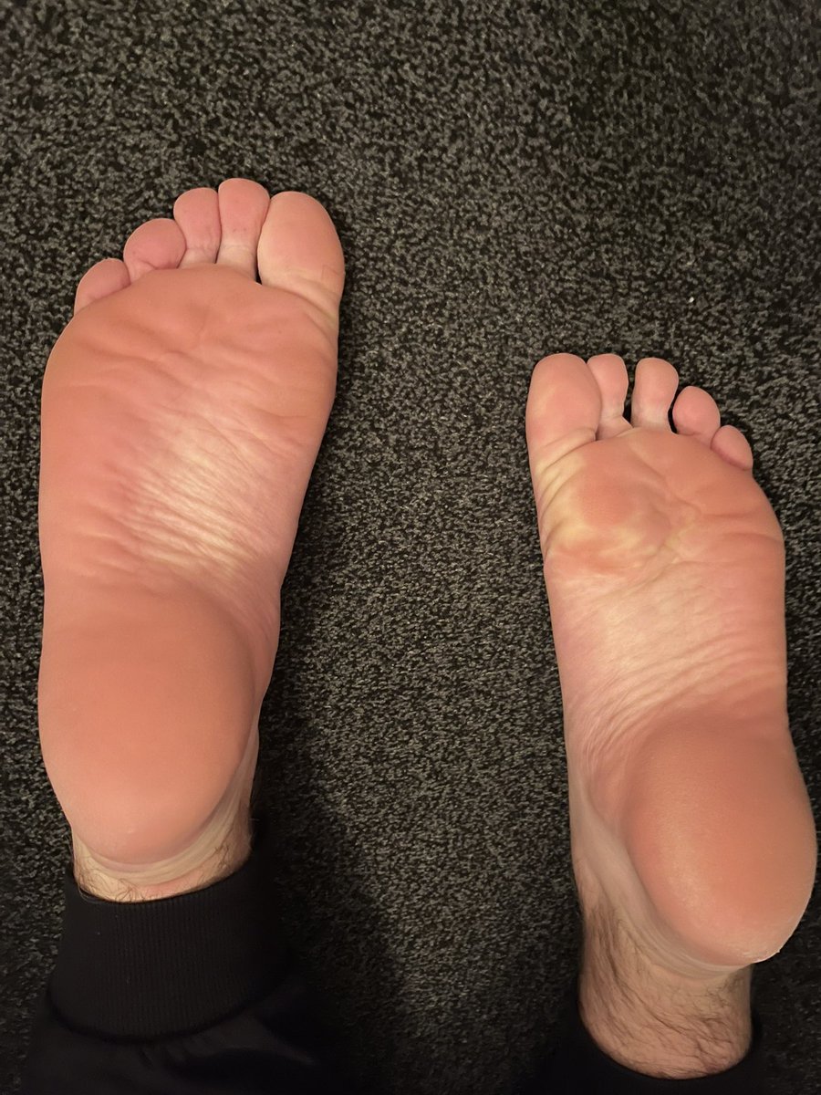 MasterJare11039's tweet photo. Which one of you will clean out these musky Master feet one loser😂🤣 to d.m with your fucking cash 💸 https://t.co/jF73w7tLE8