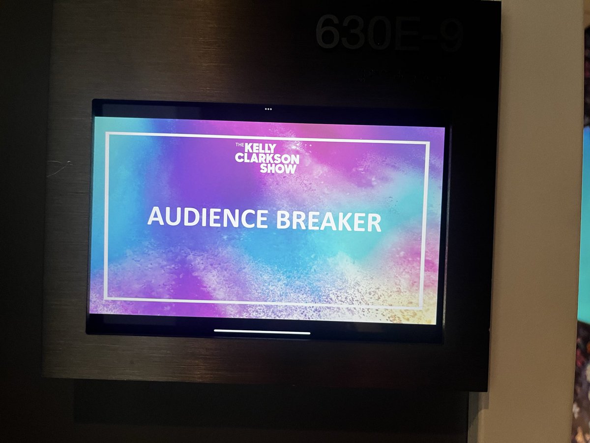 Happy Birthday to <a href="/Chris_Meloni/">Chris Meloni</a> Still can’t believe it’s almost been a year since I was considered a big enough fan to speak on <a href="/KellyClarksonTV/">The Kelly Clarkson Show</a>🤭