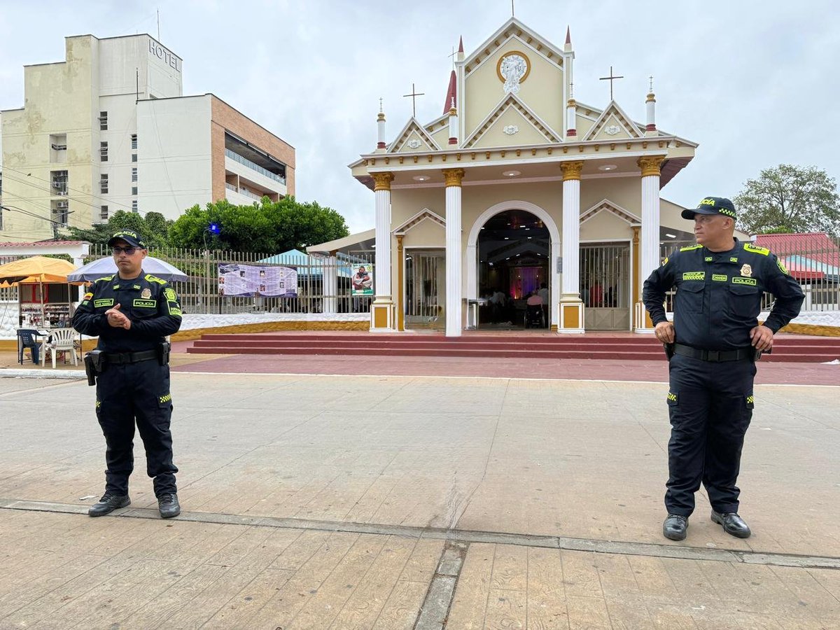 PoliciaCasanare's tweet photo. #Villanueva La Seccional de Protección y Servicios Especiales, a través del Grupo de Protección a la Infancia y Adolescencia, en atención a la #SemanaSantaSegura adelantó actividad de acompañamiento a la eucaristía unción de los enfermos, iglesia Nuestra Señora de la Asunción. https://t.co/bkLpb2Qmd7