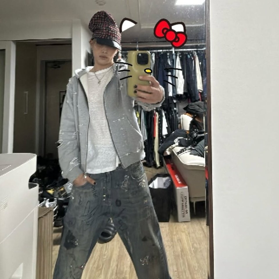 @ EATYOURAW's update: 
yo m encierro para no discutir contigo mi.amor