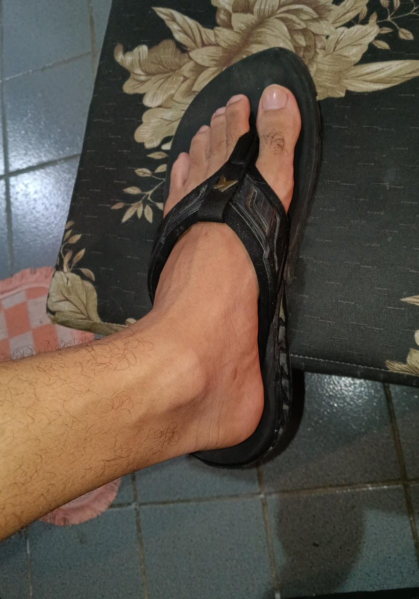 DaemonB120's tweet photo. A coisa que meus subs mais amam em mim são os meus pés, amo meus putos 
#feetfetısh #findom https://t.co/EWrgoFiJW7
