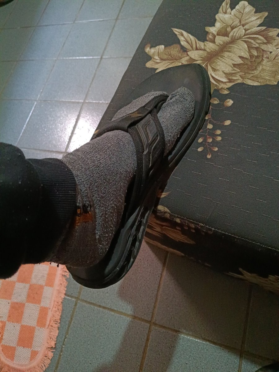 DaemonB120's tweet photo. A coisa que meus subs mais amam em mim são os meus pés, amo meus putos 
#feetfetısh #findom https://t.co/EWrgoFiJW7