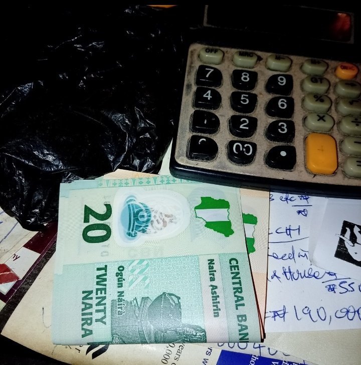 Tolu🌸 tweet media