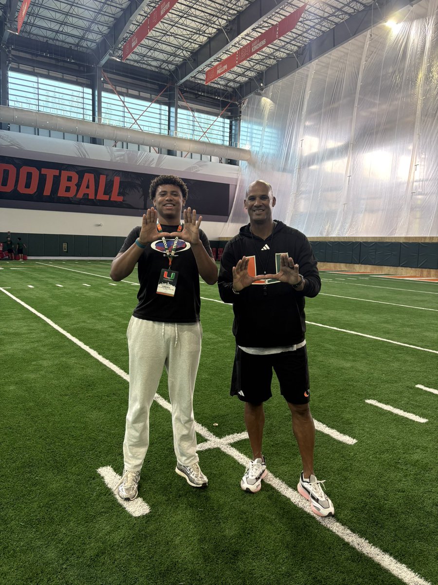 Jaydenbates_'s tweet photo. Had a great visit at The University Of Miami. Enjoyed watching their spring practice. Thanks! 
@CanesFootball @JasonTaylor @AllenTrieu @FootballEPHS @OJW_Scouting @adamgorney @coachtitus777 https://t.co/mqjdNrGIjI