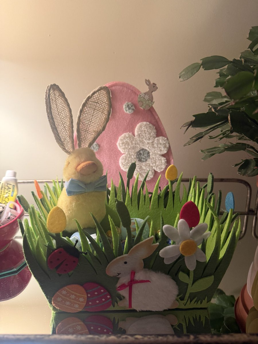 tarasmith2012's tweet photo. Day 92 ✅ Work car 🚙 park walks were the order of the day followed by good Easter 🐣fun in the office! And this cutie ☺️ liked me so much, he hopped into my bag &amp; is now home with me 🥰 #100daysofwalking https://t.co/cmSnd1CSoz
