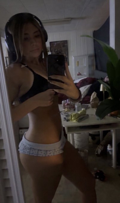 A n n a ♡ tweet media