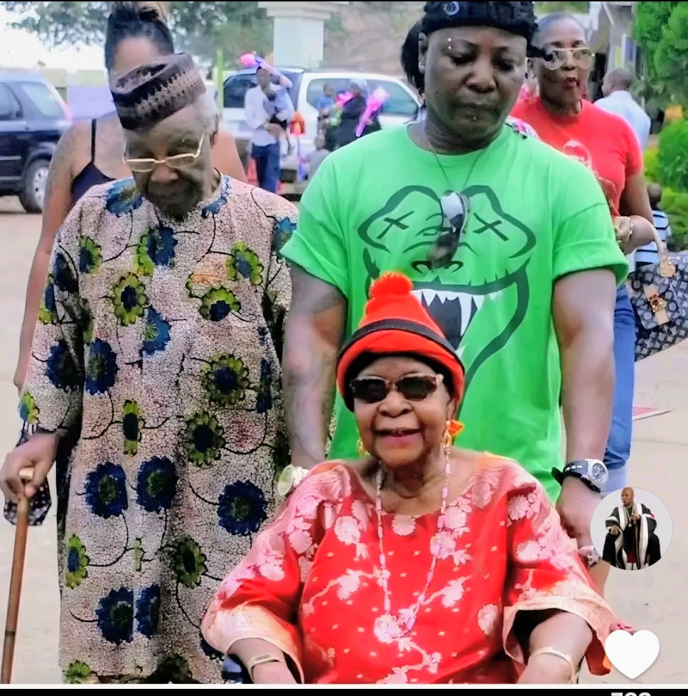 Make I talk to parents and children
because this gap between una
e don wide like ocean many sides dey shout
but nobody dey really hear 

Parents go say
“we suffer for you”
Children go say
“you no understand me”
Both of una correct
and still… both of una dey miss each other