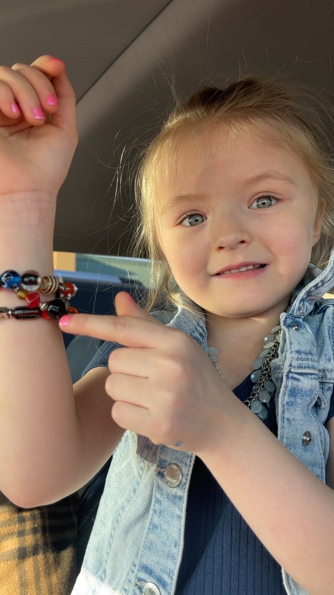 🧜‍♀️ Writes tweet media