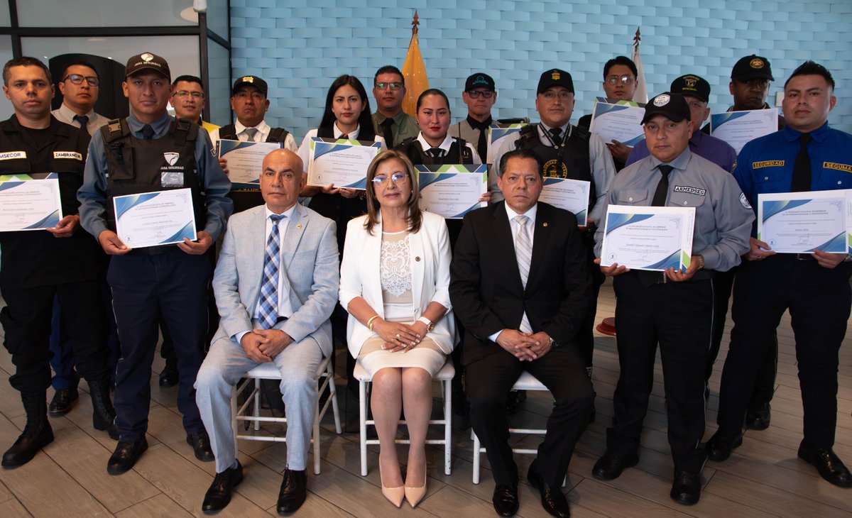 ANESI56742181's tweet image. 🎖️ ANESI UIO Y GYE celebró la XLI Edición del Homenaje a los Mejores Guardias de Seguridad 2025
En la que reconocimos la dedicación, compromiso y vocación de servicio de los guardias de seguridad que destacan en nuestras empresas socias.
#ANESI #SeguridadPrivada #OrgulloSector