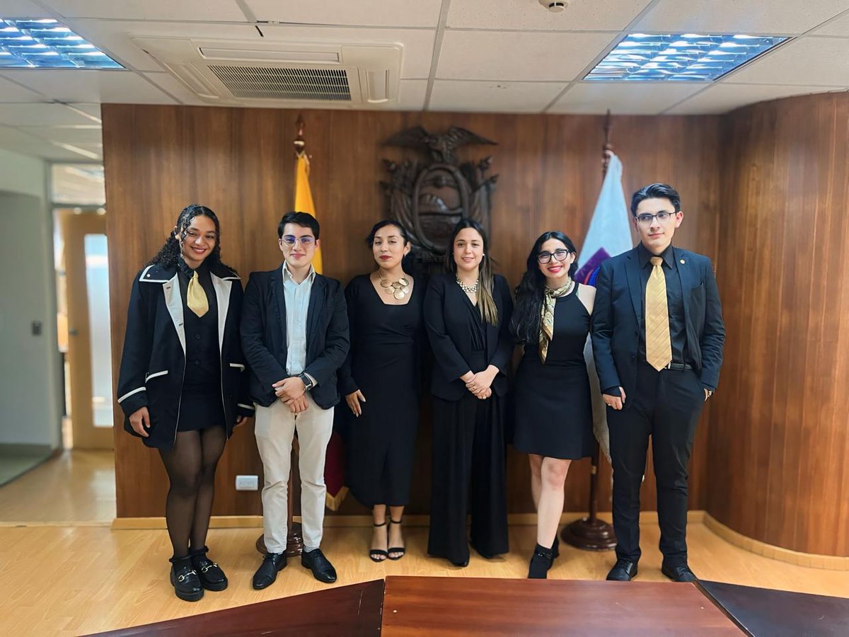 jurisprudenciaUCE tweet media