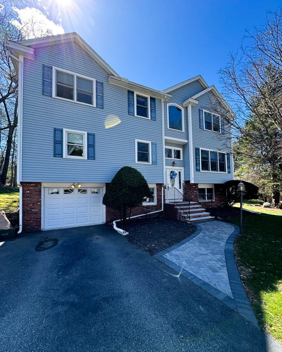 stratumma's tweet image. It was a straightforward job. We did the shutters for our client as she requested. The goal was to make her home more beautiful, so we replaced the old items with new ones. A one-day job!

#WindowDesign #windowtreatments #WindowCoverings #windowdecor