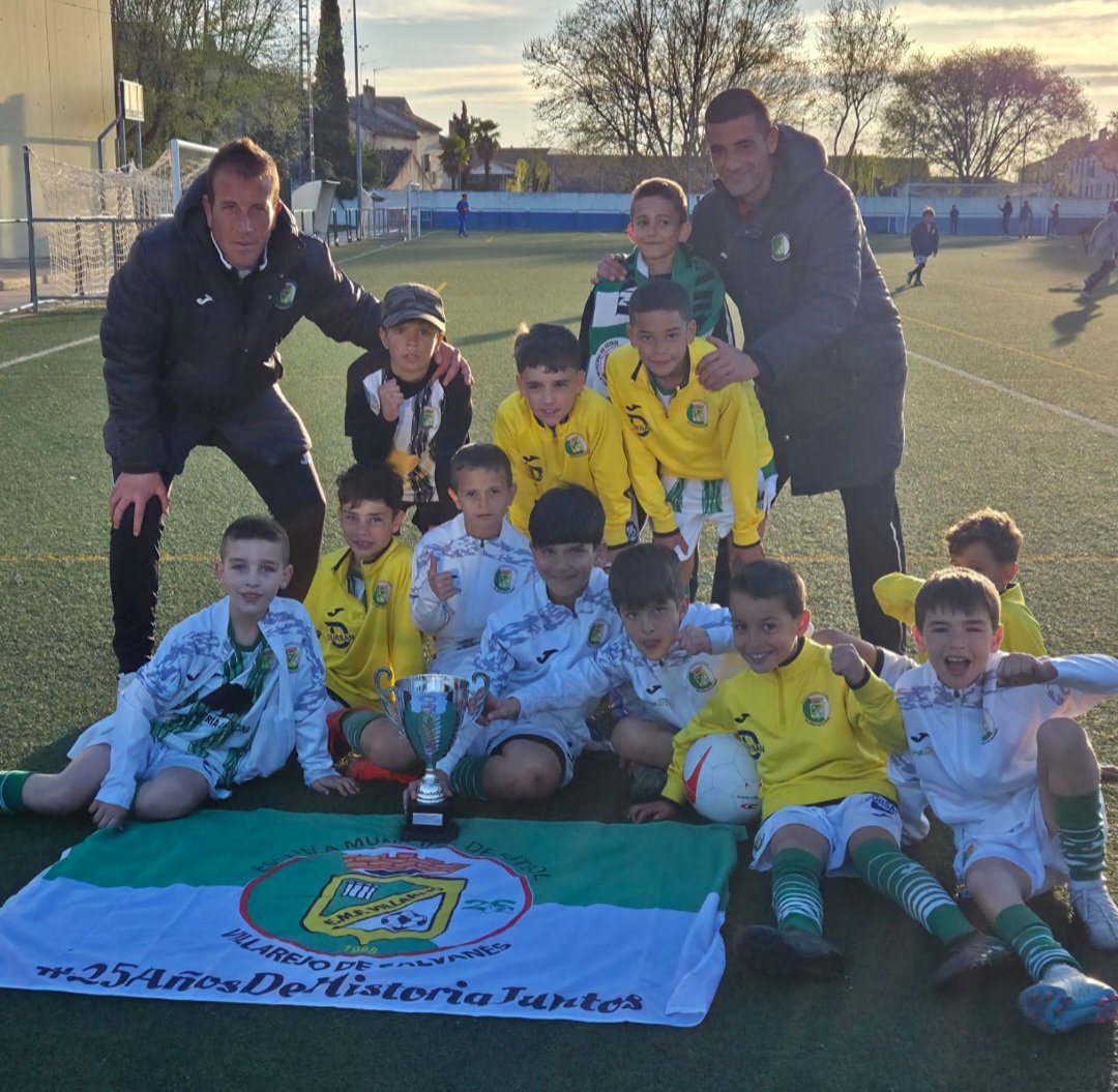 💚 EMF. VILLAREJO 💚

🟢⚪️TORNEO CHINCHON F7 BENJAMIN

⭐️Jueves 2 De Abril
⭐️Campo : Javier Manquillo (Chinchón)
⭐️Preferente Benjamin 

4 Victorias y la Gran Final perdida en la loteria de los penaltis para quedar en una muy merecida segunda posición 🥈⚽️🏆.

#OrgulloVerdiBlanco
