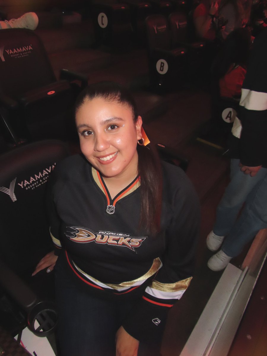 malottlover39's tweet photo. i see so many of these on my tl rn & i wanna join :)
#hockeytwt & #duckstwt intro ˚⟡˖ ࣪
♡ alica (al-e-kah)
♡ fav players zelly ⁵ ¹ & leo ⁹ ¹
♡ anaheim ducks girlie
♡ 📍orange county
♡ other interest include baseball, soccer, football, kpop, niall & delwatergap https://t.co/tJDWu2UhNK