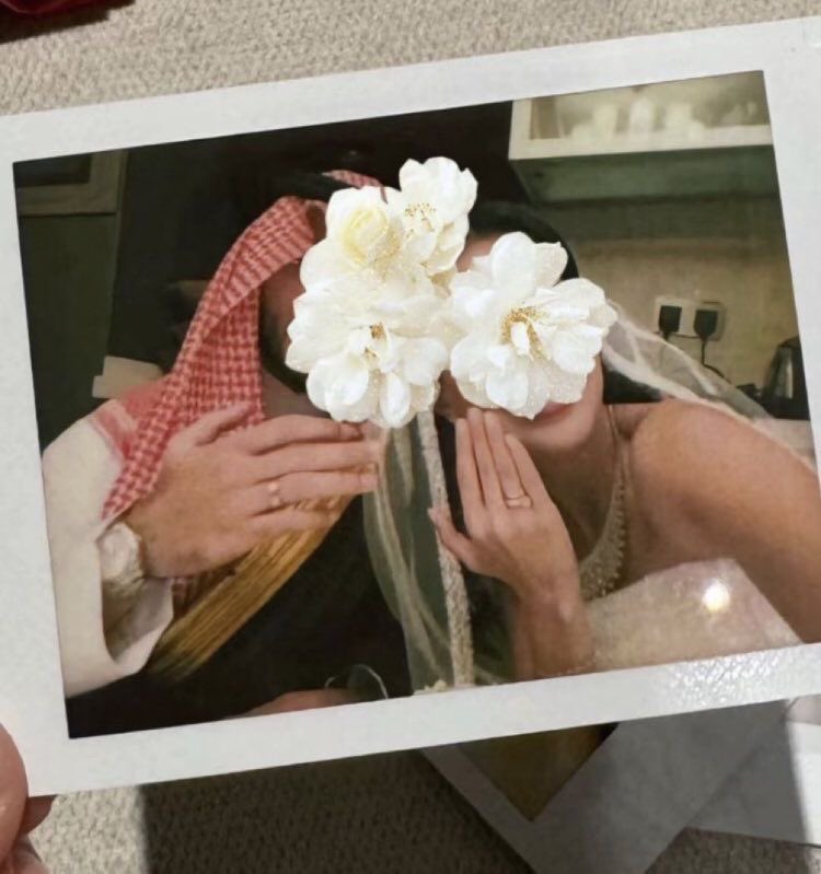 1n090's tweet photo. إن الله يجمعنا بالطيبين 
دون سعي منّا  
فالقلوب على نقائها تقع. https://t.co/2A06ROvlcN