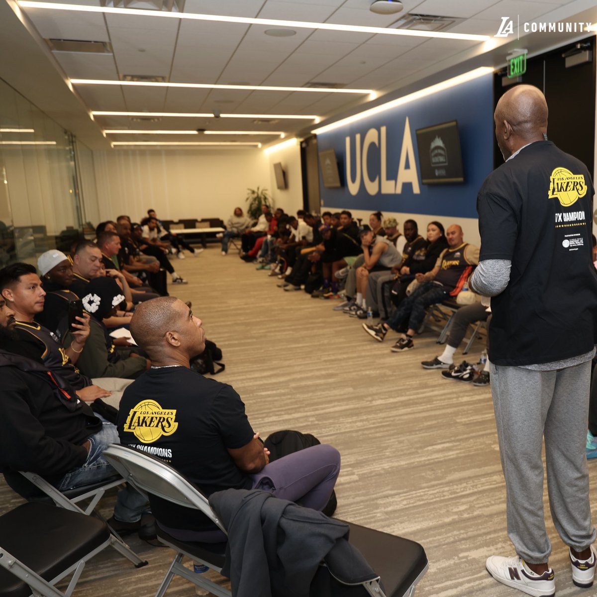 LakersCommunity's tweet photo. The Los Angeles Lakers hosted part two of Building Bridges with Basketball, continuing conversations between youth and local law enforcement with James Worthy and participating sponsor the Los Angeles County Department of Mental Health—closing out the program with an unforgettable clinic. 🏀💜