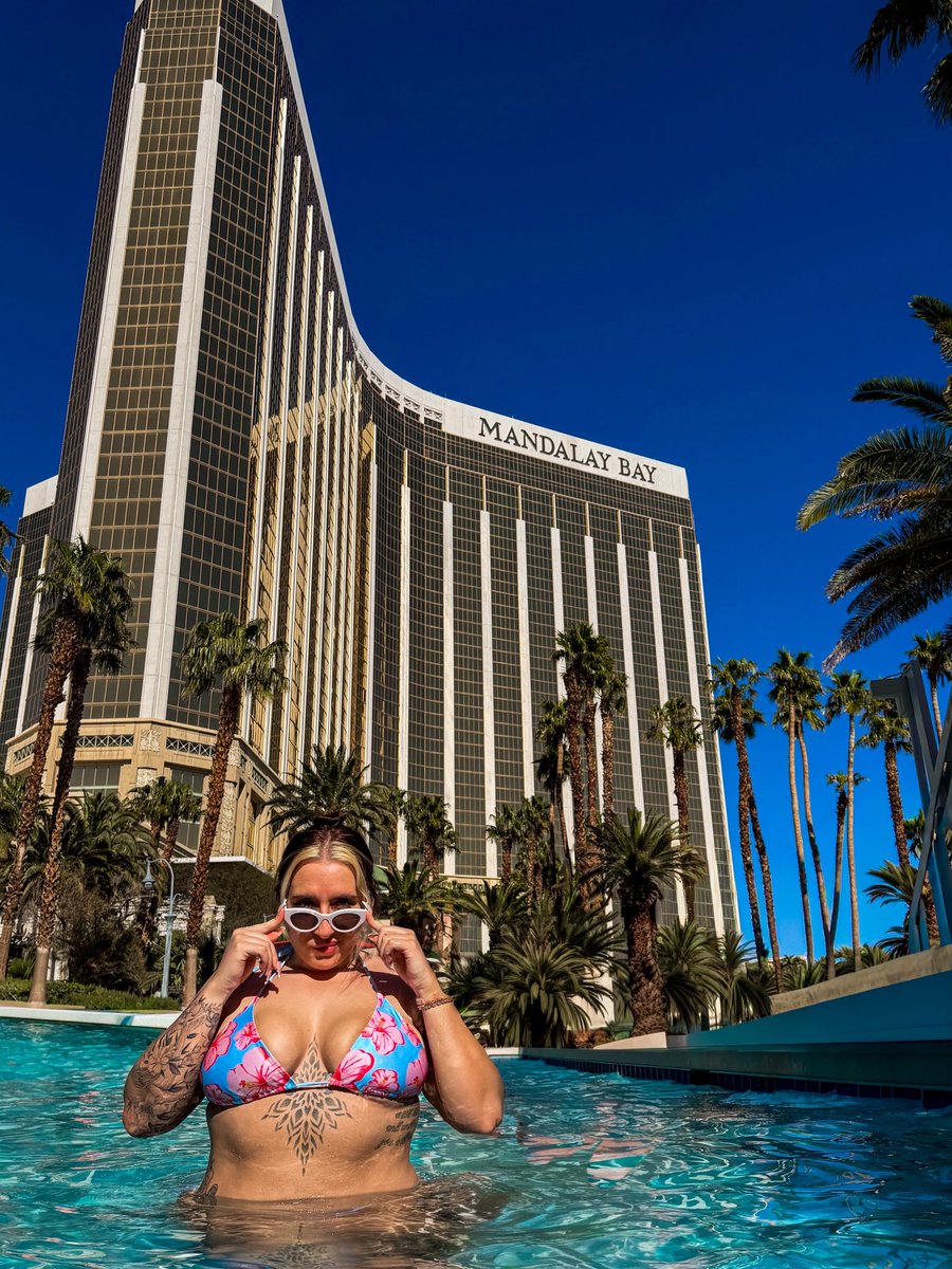 GoddessTeaTree's tweet photo. When in Vegas, you get hotels for free when you look like me 

Paypig findom humiliation https://t.co/k2A5RTssLu