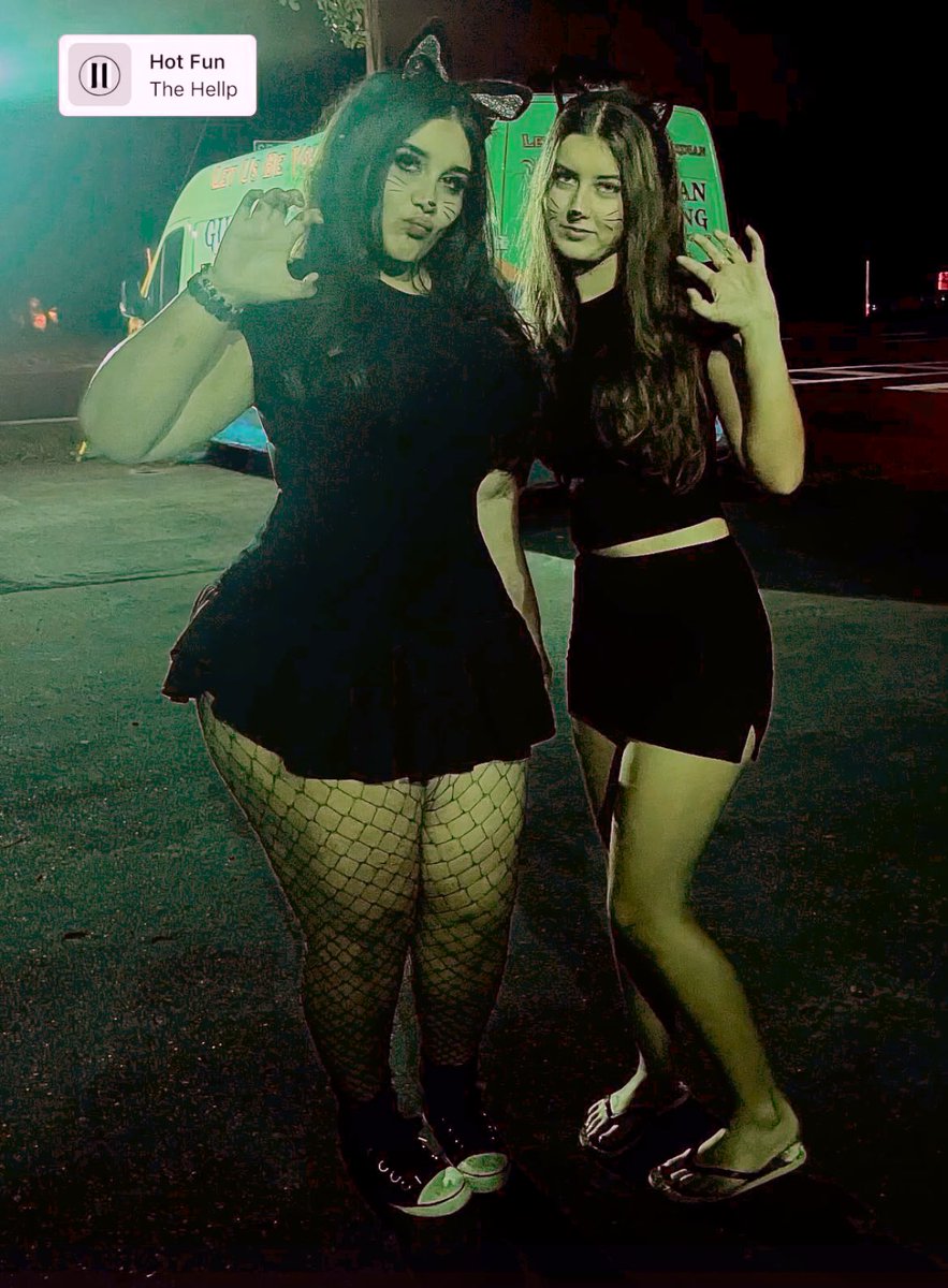 JT2ysc's tweet photo. POV:Your gf on the right that u love with all ur heart next to her bsf on the left that she never talked about visiting from her hometown that ur dick n balls can’t get enough ab https://t.co/wU0WlyZmjR