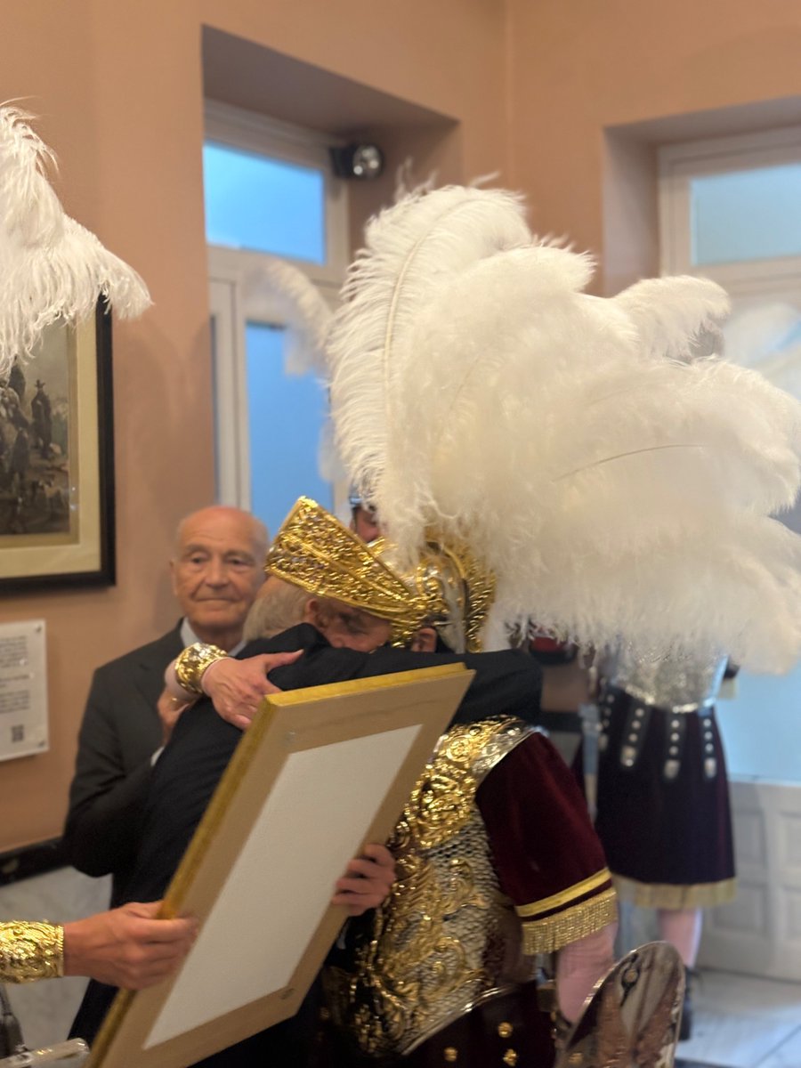 ateneodesevilla's tweet photo. 💚💜 ¡LLEGAN LOS ARMAOS DE LA MACARENA AL ATENEO DE SEVILLA! 

En el preludio de la madrugada, los armaos de la @lamacarena_hermandad , como es ya tradición, han visitado, la Docta Casa. 

Gracias por vuestra visita año tras año. Que tengáis una muy buena estación de penitencia 

#ateneodesevilla