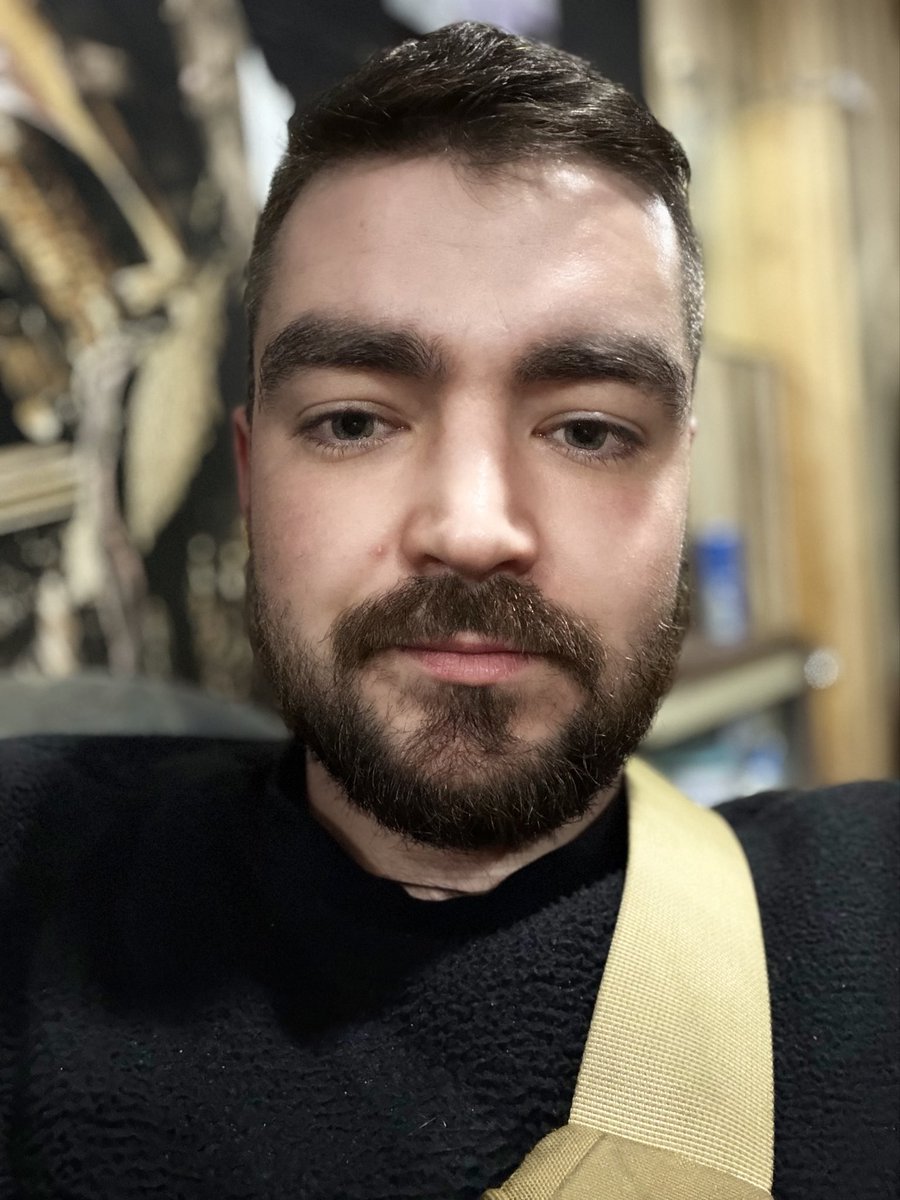 Режисер tweet media