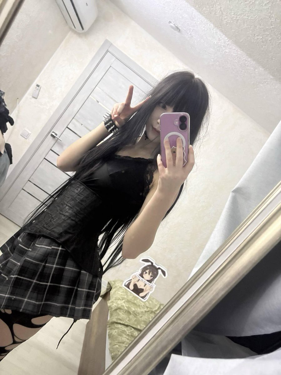 Ch3rriesG59's tweet photo. spring fit 🤭 https://t.co/ykdsaSXahU