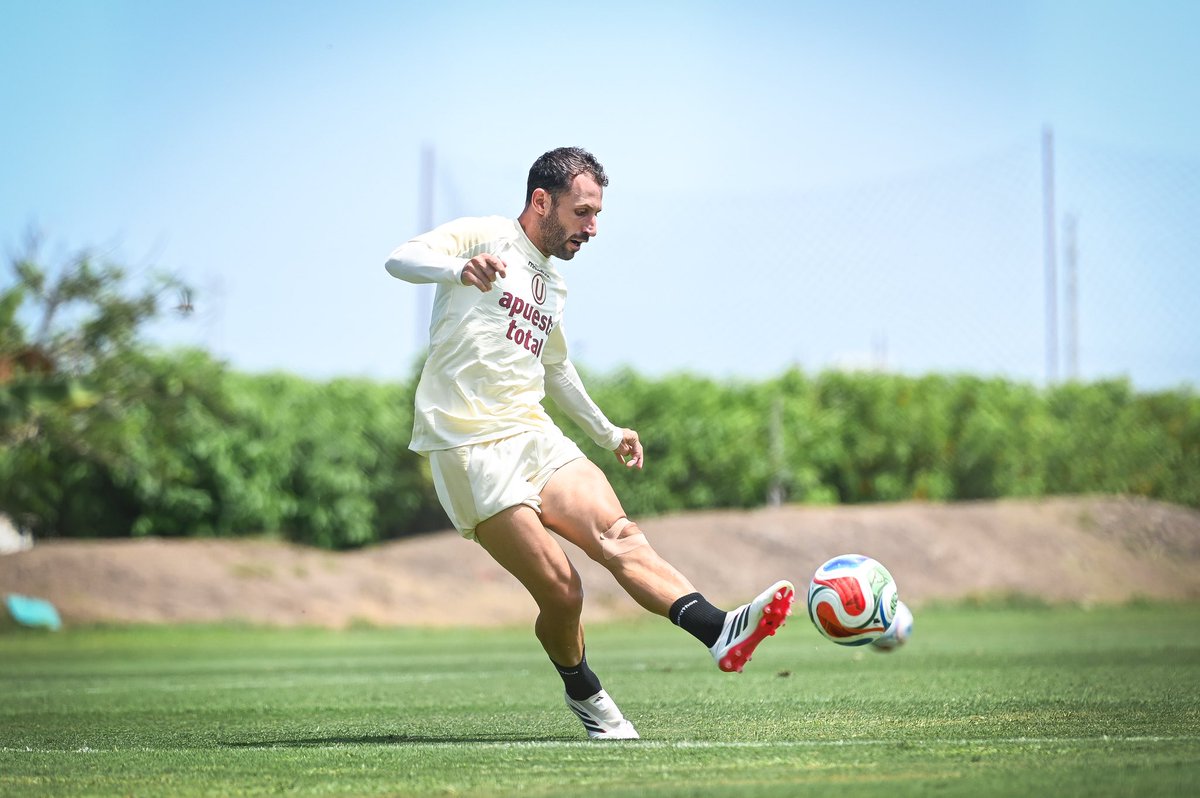 Universitario tweet media