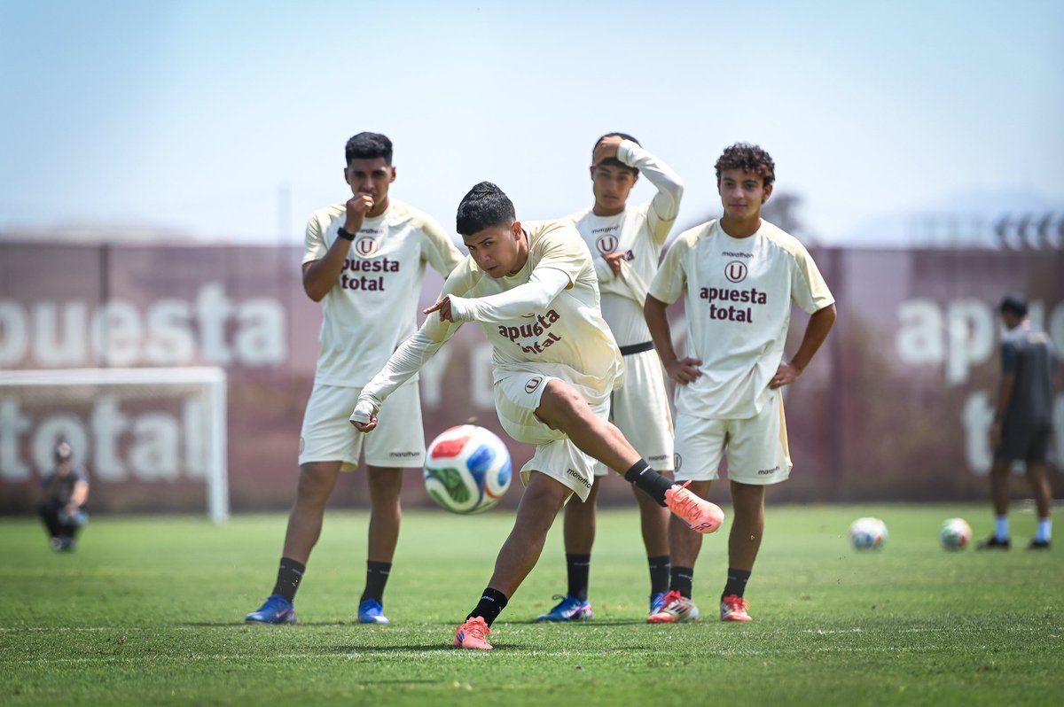 Universitario tweet media