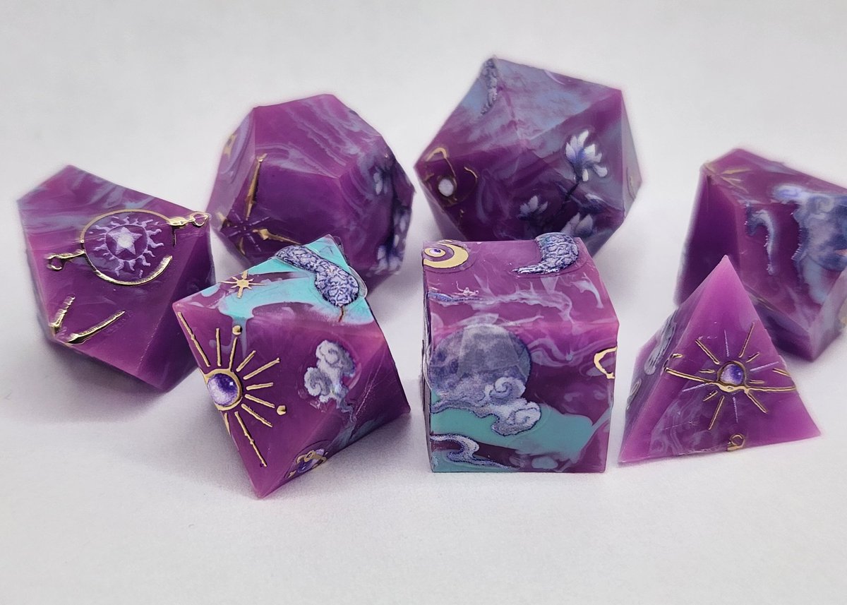 Sinnamon Roll Dice 🐶 tweet media