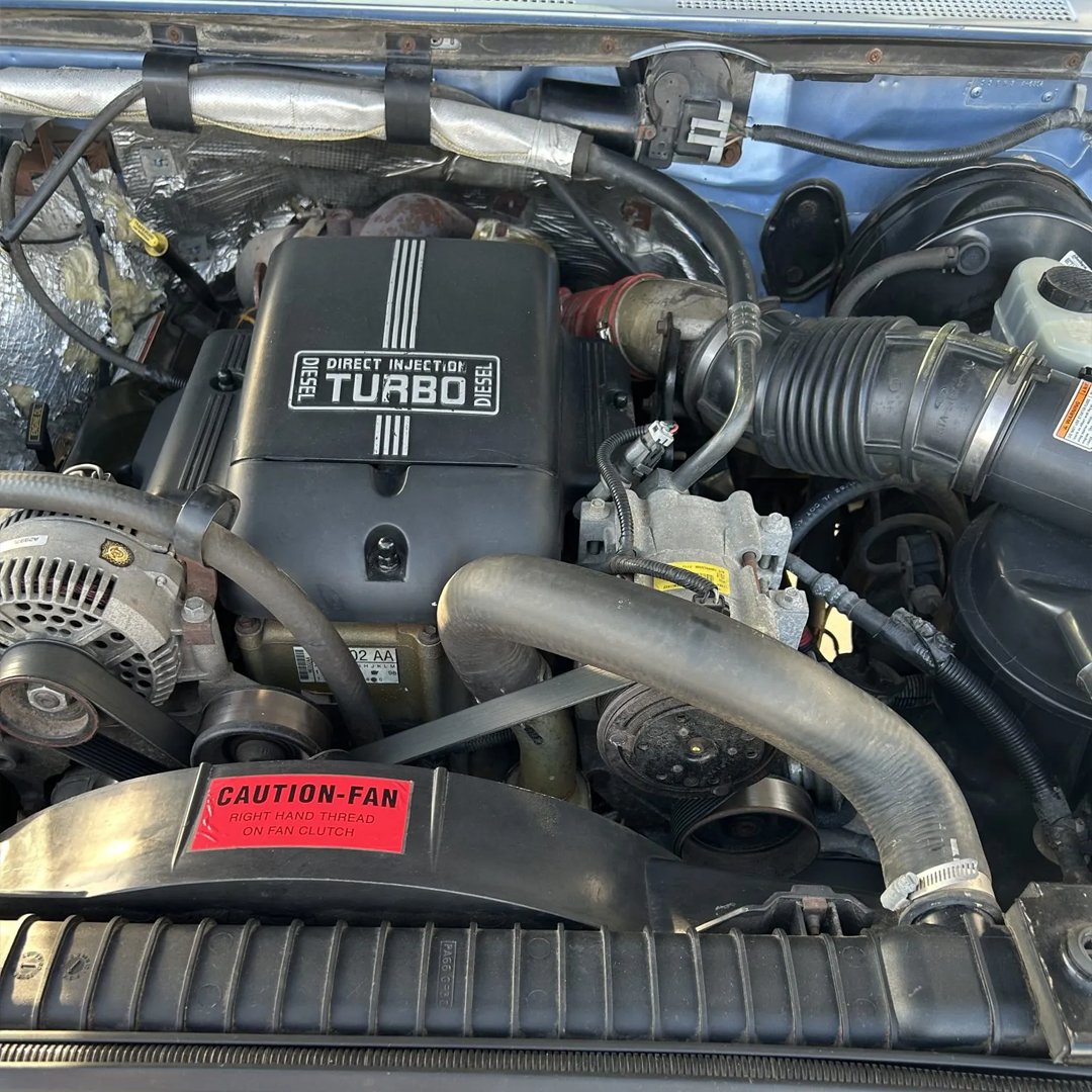 Bringatrailer's tweet photo. This 1997 Ford F-350 XLT is a Crew Cab long-bed 4×4 pickup powered by a turbodiesel 7.3-liter Power Stroke V8 linked to a four-speed automatic transmission and a dual-range transfer case. Showing 122k miles, it's listed now with no reserve on BaT!

https://t.co/NWtfCxzFOl https://t.co/h8aqX9SpFw