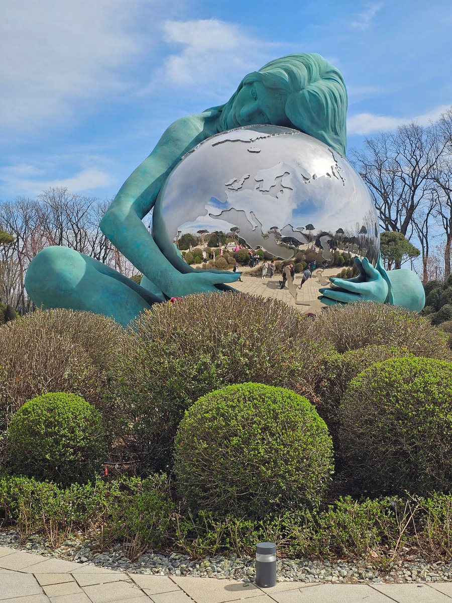 ляльки годжьо tweet media