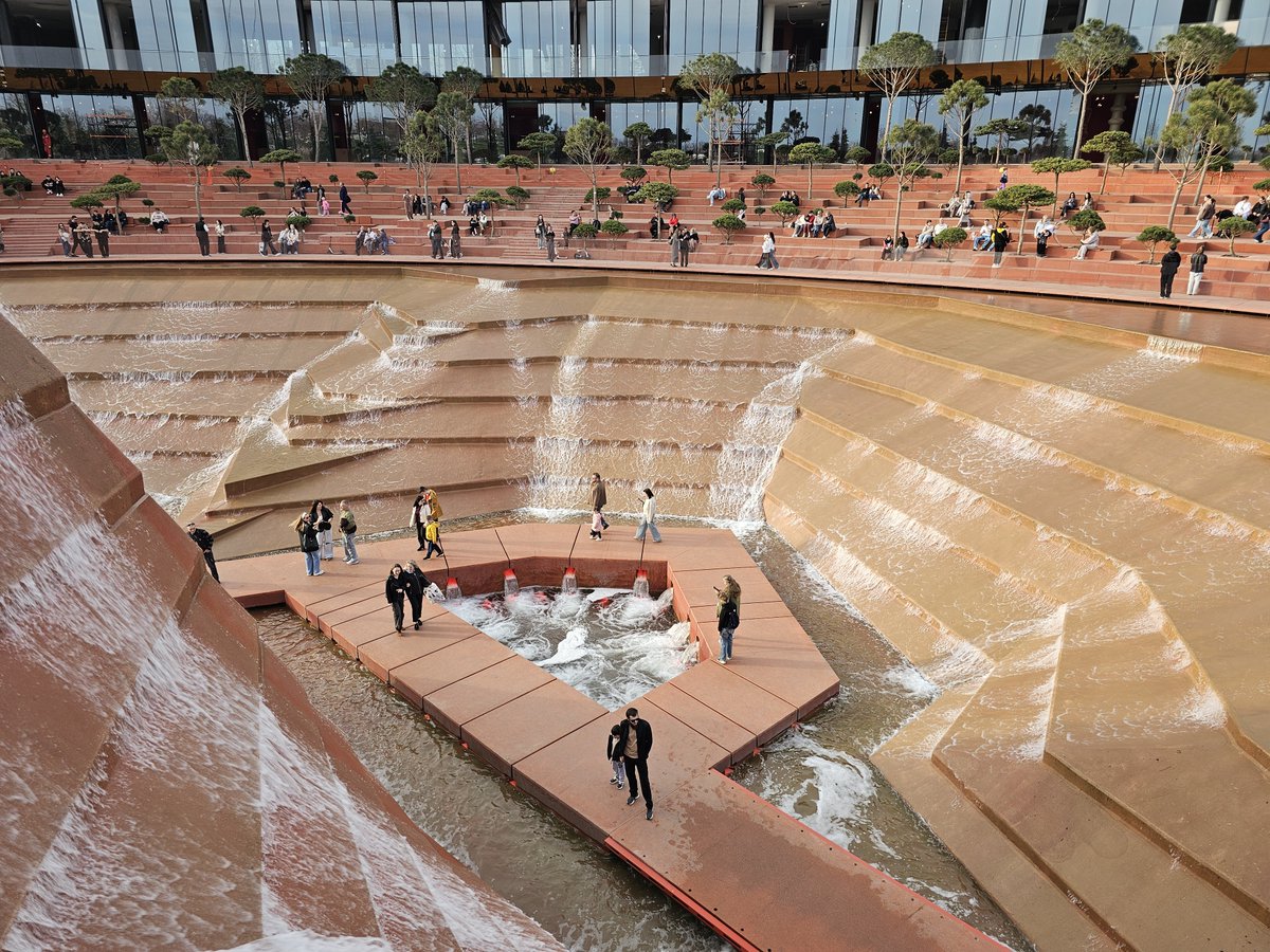 ляльки годжьо tweet media