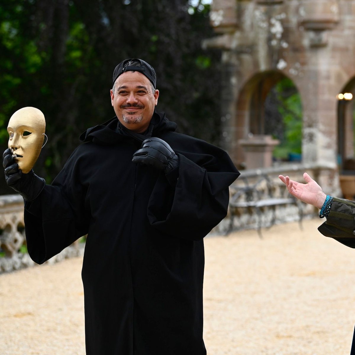 Enganché a Agus con la droga Traitors y ahora es fan de este SEÑOR.