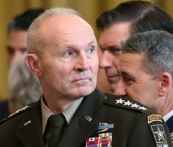wolfbrief_'s tweet image. 🇺🇸 Hegseth ousts Army Chief of Staff Gen. Randy George

Defense Secretary Pete Hegseth has asked Army Chief of Staff Gen. Randy George to step down and take immediate retirement, sources familiar with the decision told CBS News. 

One of the sources said Hegseth wants someone in
