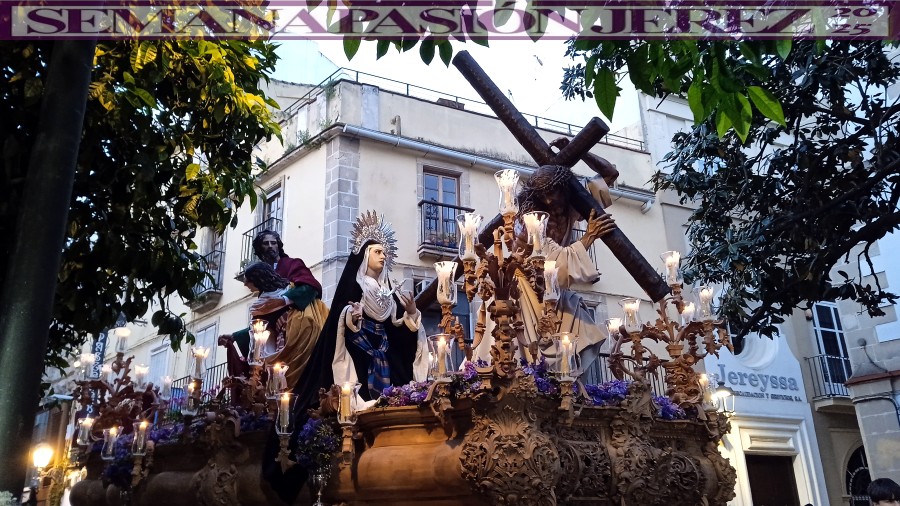 Noche de Jesús. Estación de Penitencia de <a href="/LaMisionRedento/">La Misión Redentora</a> con el acompañamiento musical de <a href="/CCyTTDespojado/">CCyTTJesúsDespojado</a> y <a href="/Bandacarmona23/">Nuestra Señora de Gracia (Carmona)</a> tras el paso de misterio (03:30-11:15) #SSanta26 #Jerez