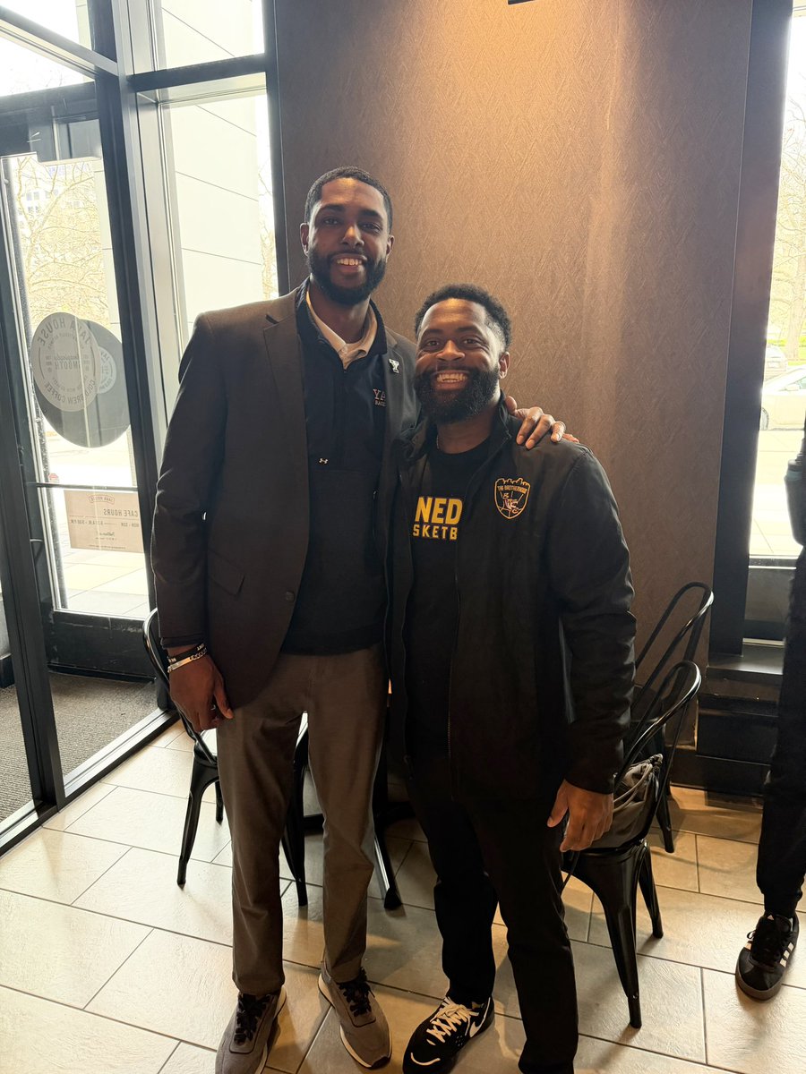 CoachJ211's tweet photo. My guy @coachdseldon had a great mixer. Met each other at the #FinalFour a couple years back. https://t.co/qzJHmBzf5f
