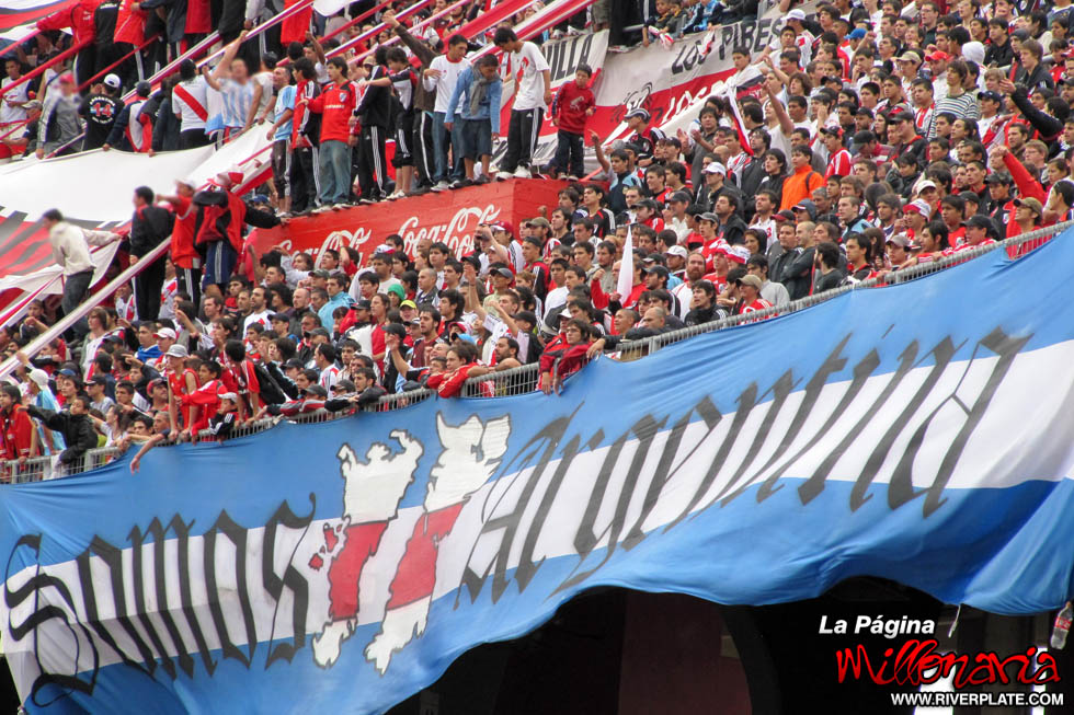 PibesCentenario's tweet photo. Los hinchas de Boca digo, de Huracán hicieron un censo de hinchas. 

La única verdad es la realidad y el que más gente a lo largo y ancho de la Argentina es River.

¡RT para que los millo copen el censo! https://t.co/jYIP4yBAYT https://t.co/by0wUCpgVb