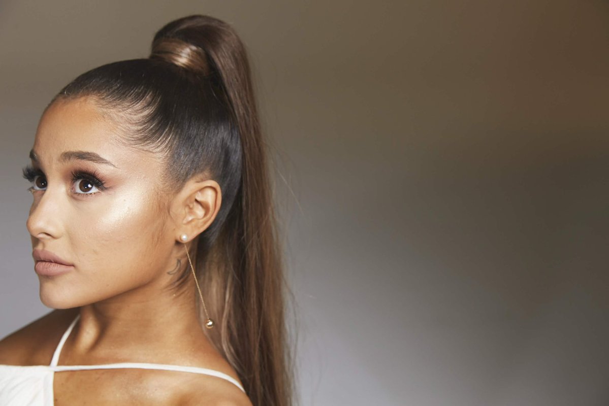 Moonlightbeaxvault tweet media