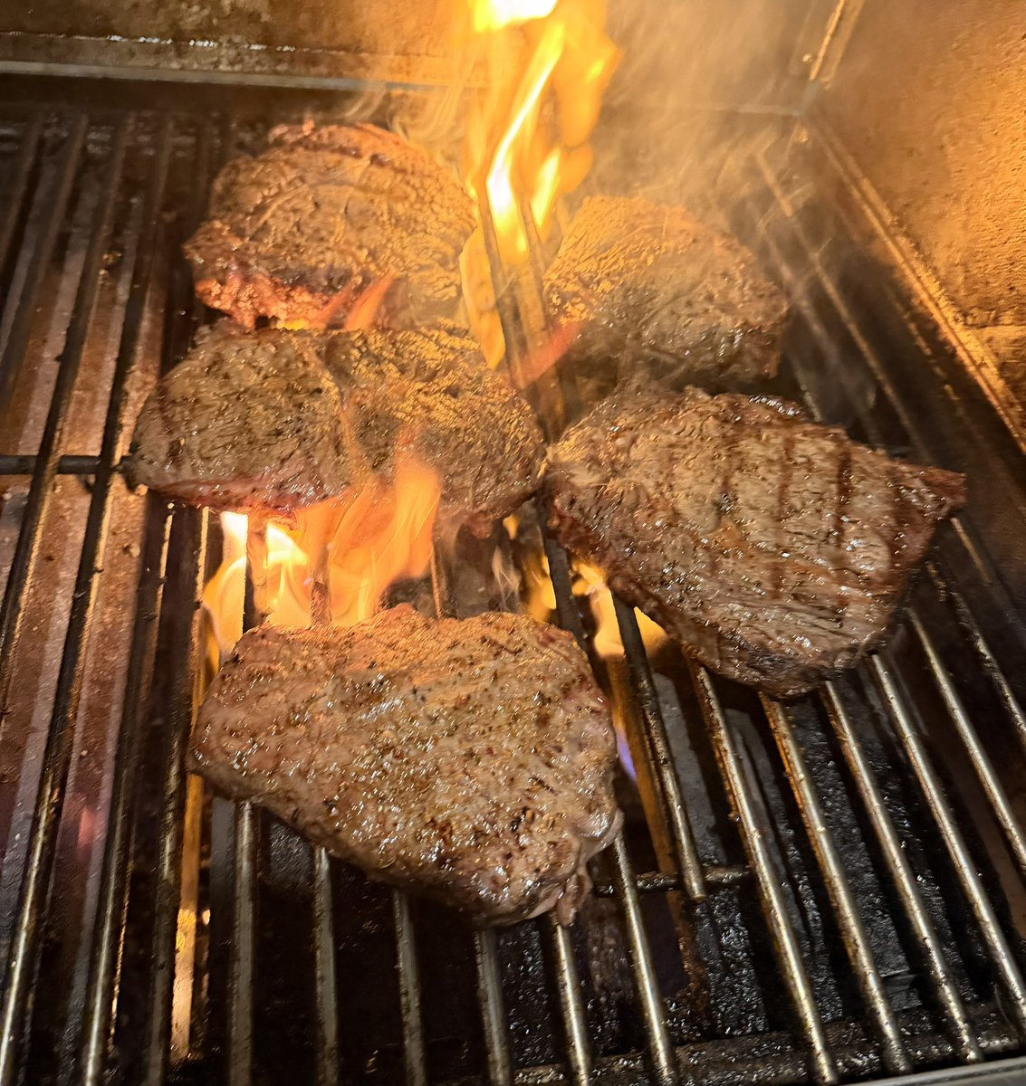 thekennyhenny's tweet image. The life of a caterer 🧑‍🍳 
Prep for 2mo done ✅ 

….10pm Steaks 🥩 for The Lads Birthday 🫡😎🫶🏼

#ribeye
#thekennysmokehouse